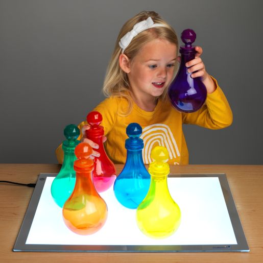 Potion Play + light panel: svietiace elixíry v priehľadných nádobách